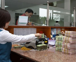 Ngân hàng cũng “hụt hơi” vì lãi suất cao